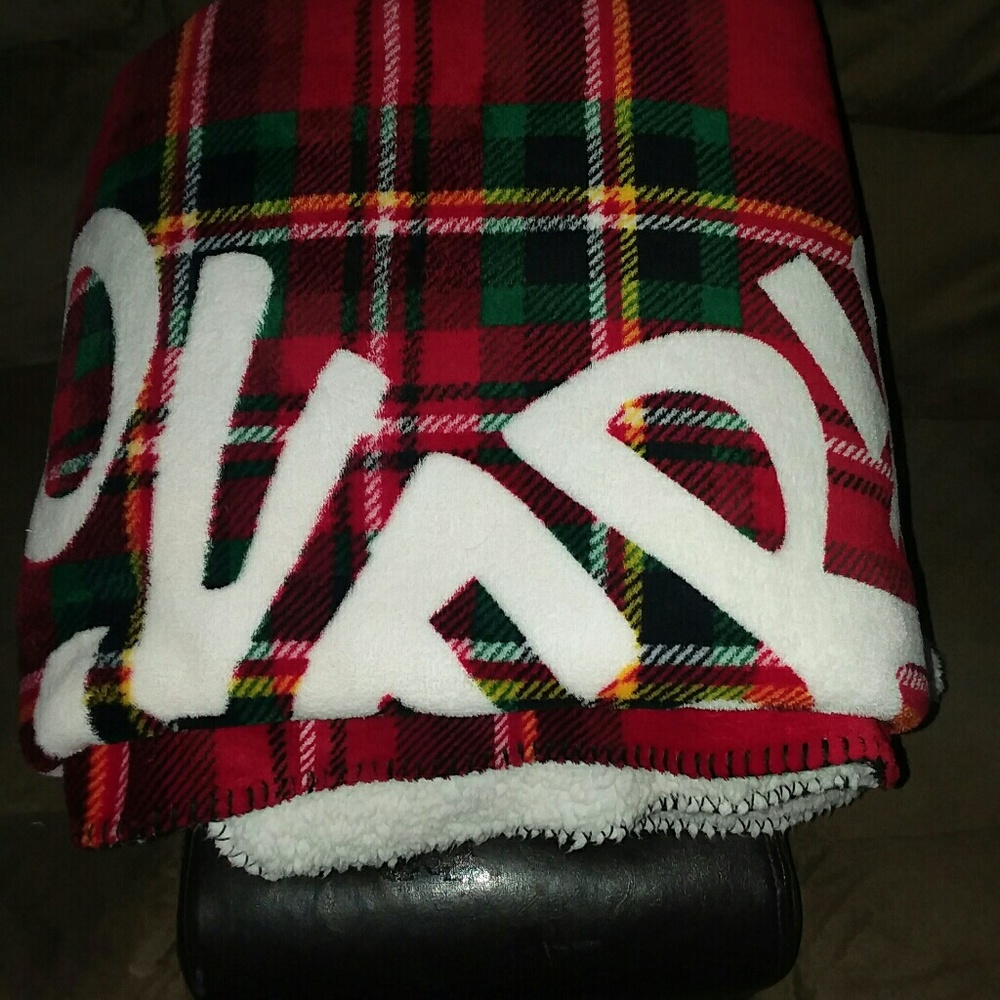 Victoria secret sherpa blanket